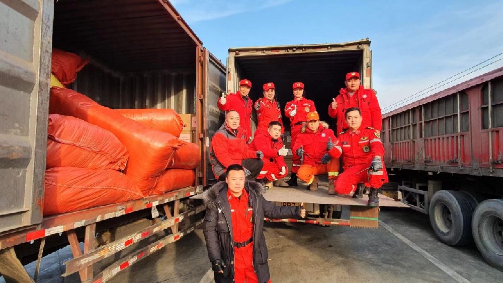高新闪电15名队员奔赴甘肃地震灾区 价值300万元救灾物资已发放