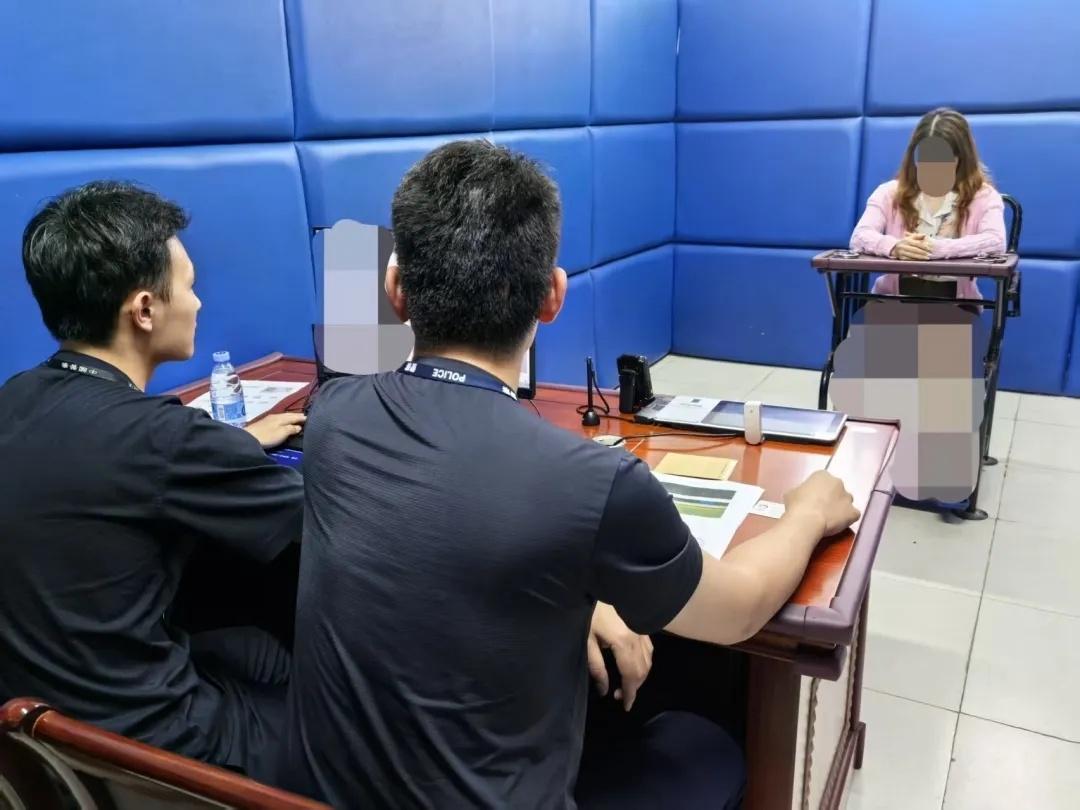 太危险！女子伸腿阻止高铁关门，官方通报