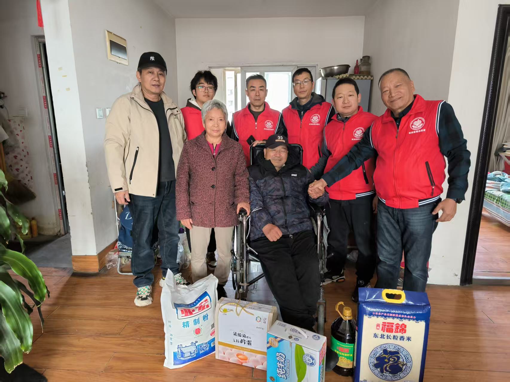 情暖夕阳红 守护"银龄"心—西安高新区闪电应急救援队开展高新辖区特殊困难老人精准关爱行动